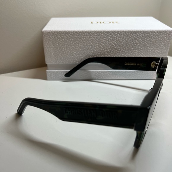 Beautiful sunglasses from Christian Dior. Eye Size: 54. - Picture 6 of 6